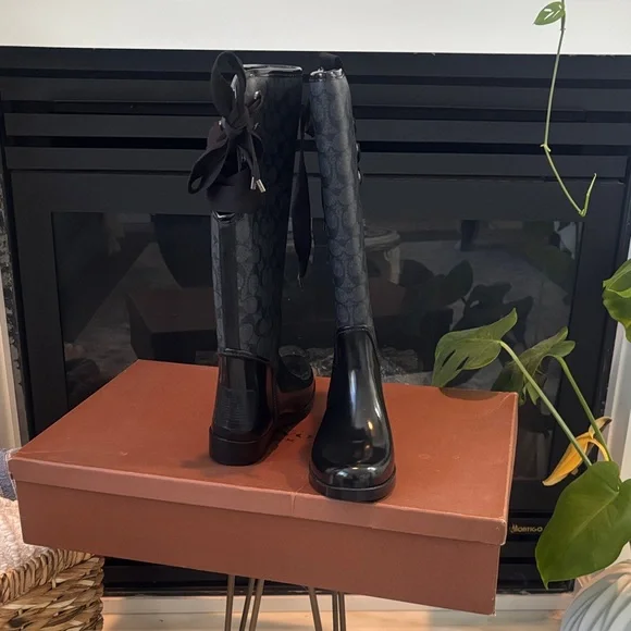 COACH Rain Boots Excellent condition - Picture 2 of 7
